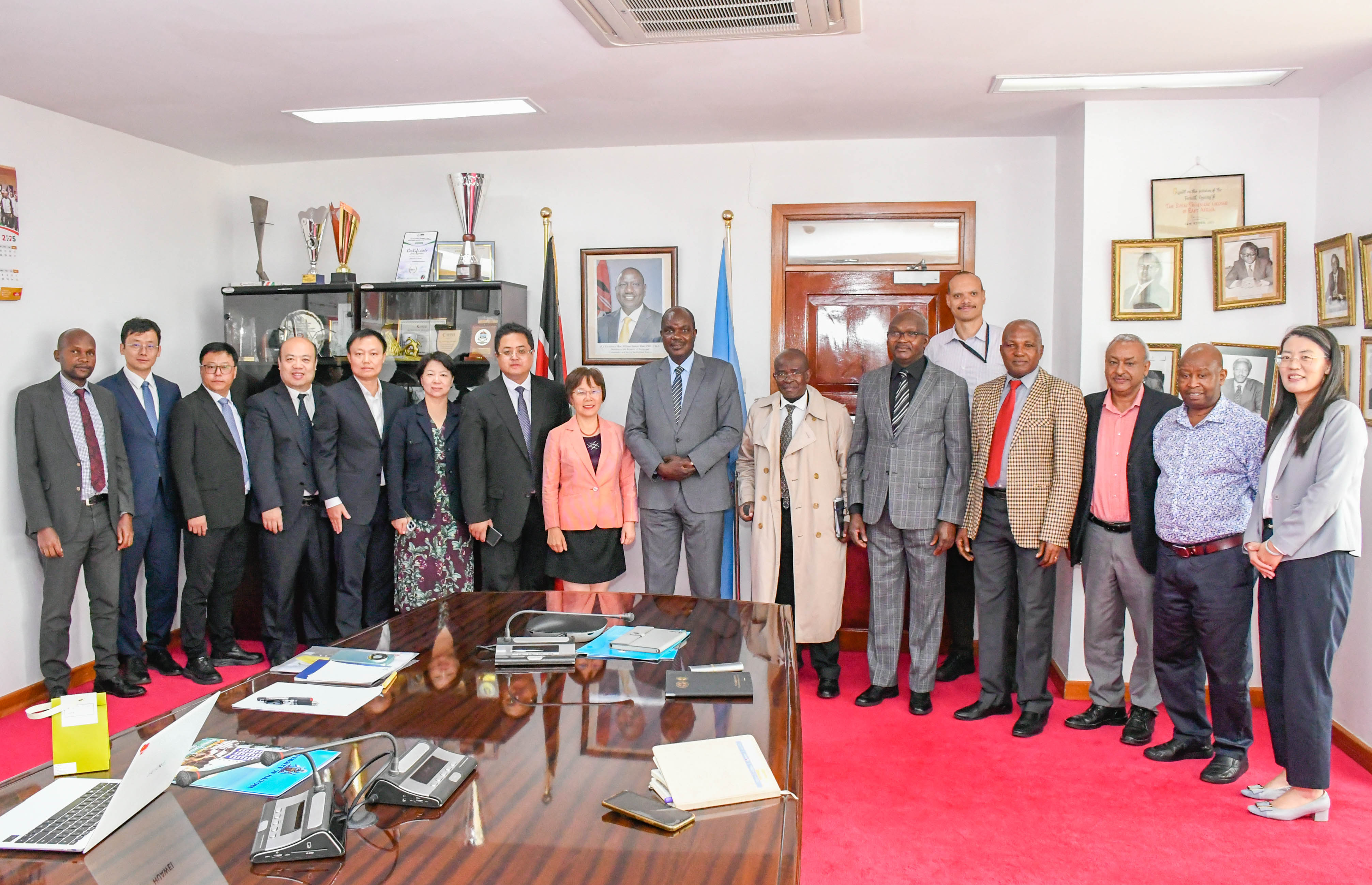 The Vice Chancellor representative, Prof John Mande, Deputy Vice Chancellor for Human Resource & Administration and CUGB Chair of Council, Prof Yalin Lei,  together with members of both delegations.