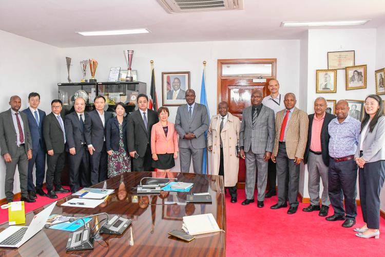 The Vice Chancellor representative, Prof John Mande, Deputy Vice Chancellor for Human Resource & Administration and CUGB Chair of Council, Prof Yalin Lei,  together with members of both delegations.