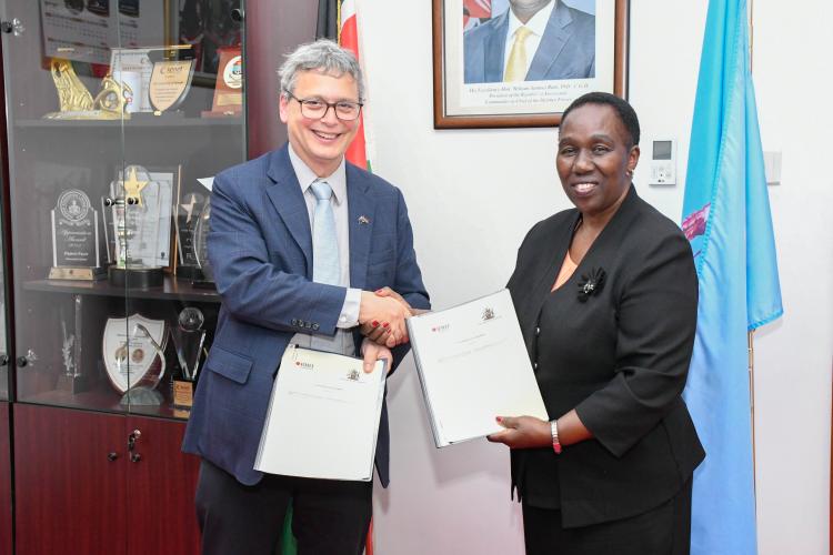 The VC Prof Margaret Hutchinson and the VP, RMIT University, exchange the signed collaboration agreement